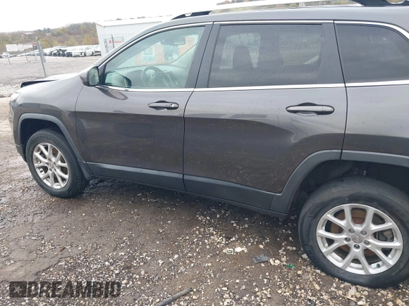2014 Jeep Cherokee Altitude with VIN 1C4PJMCB7EW232678, listed as a IAAI auction lot 40812147 with 105,828 mi miles. Bid and sale history available at carsss.com. Image 15.