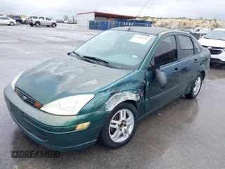 2000 Ford Focus LX with VIN 1FAFP33P8YW336316, listed as a IAAI auction lot 41904496 with 215,100 mi miles and . Bid and sale history available at carsss.com. Image 2.