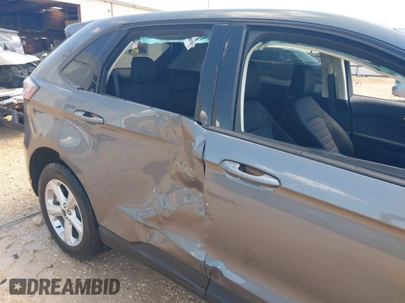 2024 Ford Edge SE z VIN 2FMPK4G99RBB18608, wystawiony jako IAAI lot #42430244 z przebiegiem Nie podano mil oraz . Historia ofert i sprzedaży dostępna na DreamBid. Obrazek 19.