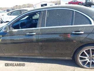 2022 Mercedes-Benz E 350 with VIN W1KZF8DB1NB085013, listed as a IAAI auction lot 41881502 with 83,238 mi miles and . Bid and sale history available at DreamBid. Image 14.