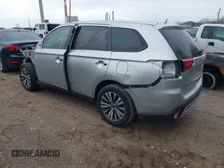 2020 Mitsubishi Outlander ES z VIN JA4AZ3A32LZ026792, wystawiony jako IAAI lot #41907596 z przebiegiem 145 638 mil mil oraz . Historia ofert i sprzedaży dostępna na DreamBid. Obrazek 3.