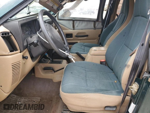 2000 Jeep Wrangler Sahara z VIN 1J4FA59S5YP803327, wystawiony jako Copart lot #44382505 z przebiegiem Nie podano mil oraz Szkoda całkowita • Salvage title. Historia ofert i sprzedaży dostępna na DreamBid. Obrazek 7.