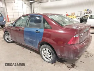 2007 Ford Focus S z VIN 1FAFP34N27W313853, wystawiony jako IAAI lot #41491294 z przebiegiem Nie podano mil oraz . Historia ofert i sprzedaży dostępna na DreamBid. Obrazek 3.