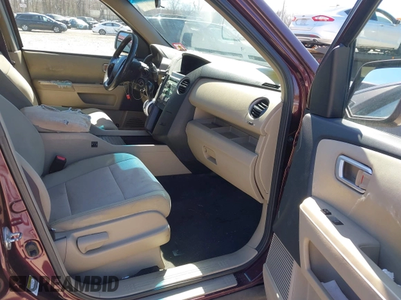 2011 Honda Pilot EX with VIN 5FNYF4H45BB063910, listed as a IAAI auction lot 41893578 with 221,918 mi miles. Bid and sale history available at carsss.com. Image 5.