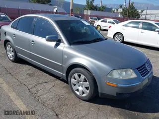 2003 Volkswagen Passat GLX with VIN WVWRH63B73P189189, listed as a IAAI auction lot 41695418 with 135,023 mi miles. Bid and sale history available at carsss.com. Image 1.