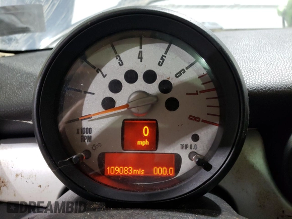 2011 MINI Clubman z VIN WMWZF3C51BTX81754, wystawiony jako Copart lot #64674524 z przebiegiem 109 083 mil mil oraz Szkoda całkowita • Salvage title. Historia ofert i sprzedaży dostępna na DreamBid. Obrazek 9.