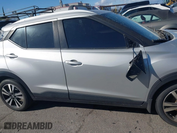 2020 Nissan Kicks SV z VIN 3N1CP5CV6LL573962, wystawiony jako IAAI lot #41783534 z przebiegiem 32 247 mil mil oraz . Historia ofert i sprzedaży dostępna na DreamBid. Obrazek 13.