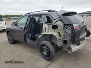 2023 Jeep Cherokee Altitude Lux z VIN 1C4PJMMB9PD101880, wystawiony jako Copart lot #59031145 z przebiegiem 17 888 mil mil oraz Szkoda całkowita • Salvage title. Historia ofert i sprzedaży dostępna na DreamBid. Obrazek 2.