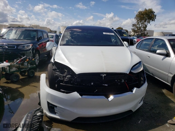 2018 Tesla Model X 75D with VIN 5YJXCAE23JF091452, listed as a Copart auction lot 43819833 with 57,592 mi miles. Bid and sale history available at carsss.com. Image 5.