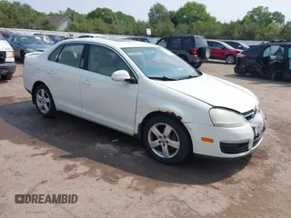 2008 Volkswagen Jetta SE with VIN 3VWRM71K18M022308, listed as a IAAI auction lot 42404727 with 221,726 mi miles and . Bid and sale history available at DreamBid. Image 1.