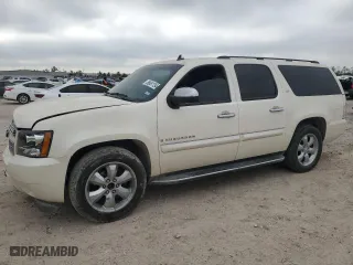 2008 Chevrolet Suburban LTZ with VIN 1GNFC16068R207781, listed as a Copart auction lot 86651134 with 121,112 mi miles and Clean Title. Bid and sale history available at carsss.com. Image 1.