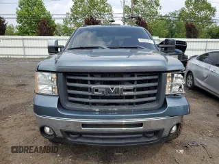 2009 GMC Sierra 2500HD Work Truck z VIN 1GTHK43K89F118521, wystawiony jako Copart lot #60003205 z przebiegiem 63 571 mil mil oraz Szkoda całkowita • Salvage title. Historia ofert i sprzedaży dostępna na DreamBid. Obrazek 5.