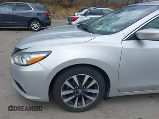 2017 Nissan Altima S z VIN 1N4AL3AP4HC288839, wystawiony jako IAAI lot #42162440 z przebiegiem 222 000 mil mil oraz . Historia ofert i sprzedaży dostępna na DreamBid. Obrazek 20.