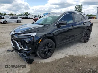 2024 Buick Encore GX Sport Touring z VIN KL4AMDSL4RB133346, wystawiony jako Copart lot #58721915 z przebiegiem 15 591 mil mil oraz Szkoda całkowita • Salvage title. Historia ofert i sprzedaży dostępna na DreamBid. Obrazek 1.