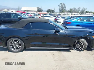2017 Ford Mustang EcoBoost Premium z VIN 1FATP8UH8H5331324, wystawiony jako IAAI lot #42754503 z przebiegiem 84 209 mil mil oraz . Historia ofert i sprzedaży dostępna na DreamBid. Obrazek 13.