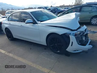 2018 BMW 3 Series 320i xDrive z VIN WBA8A3C59JA505164, wystawiony jako IAAI lot #41959756 z przebiegiem 63 395 mil mil oraz . Historia ofert i sprzedaży dostępna na DreamBid. Obrazek 1.