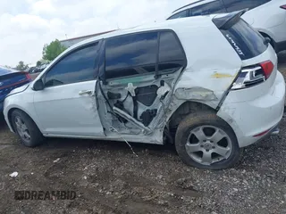 2016 Volkswagen Golf TSI S z VIN 3VW217AUXGM015805, wystawiony jako IAAI lot #42183579 z przebiegiem 143 061 mil mil oraz . Historia ofert i sprzedaży dostępna na DreamBid. Obrazek 13.