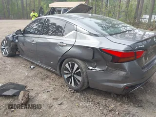 2019 Nissan Altima SL z VIN 1N4BL4EV4KC256015, wystawiony jako IAAI lot #42041439 z przebiegiem 104 888 mil mil oraz . Historia ofert i sprzedaży dostępna na DreamBid. Obrazek 3.