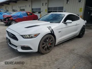 2015 Ford Mustang GT z VIN 1FA6P8CF0F5404972, wystawiony jako Copart lot #55903375 z przebiegiem 39 414 mil mil oraz Szkody całkowita. Historia ofert i sprzedaży dostępna na DreamBid. Obrazek 1.