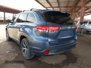 2018 Toyota Highlander LE with VIN 5TDZZRFH0JS285957, listed as a IAAI auction lot 42381460 with 85,183 mi miles and . Bid and sale history available at DreamBid. Image 3.