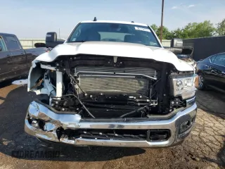 2024 Ram 2500 Big Horn z VIN 3C6UR5DL4RG244839, wystawiony jako Copart lot #61652285 z przebiegiem 36 450 mil mil oraz Czysty tytuł • Clean title. Historia ofert i sprzedaży dostępna na DreamBid. Obrazek 5.