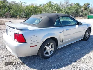 2003 Ford Mustang Deluxe z VIN 1FAFP44453F379157, wystawiony jako IAAI lot #41612382 z przebiegiem 107 599 mil mil oraz . Historia ofert i sprzedaży dostępna na DreamBid. Obrazek 4.