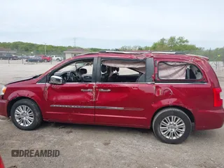 2014 Chrysler Town & Country Limited z VIN 2C4RC1GG2ER234306, wystawiony jako IAAI lot #42331502 z przebiegiem Nie podano mil oraz . Historia ofert i sprzedaży dostępna na DreamBid. Obrazek 15.