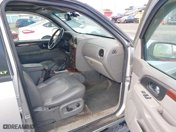 2004 GMC Envoy SLE with VIN 1GKDT13S642418153, listed as a IAAI auction lot 41660072 with 300,757 mi miles. Bid and sale history available at carsss.com. Image 5.