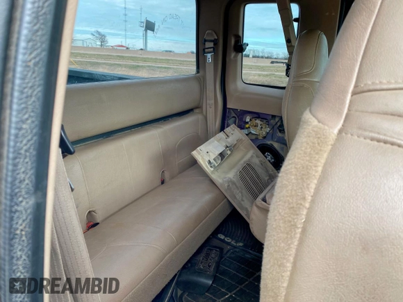 1999 Ford F-250 XL with VIN 1FTNX21F3XEA60268, listed as a Copart auction lot 57728745 with 288,983 mi miles and Clean title. Bid and sale history available at DreamBid. Image 6.