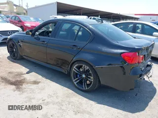 2015 BMW M3 z VIN WBS3C9C59FP804029, wystawiony jako IAAI lot #42438618 z przebiegiem 109 817 mil mil oraz . Historia ofert i sprzedaży dostępna na DreamBid. Obrazek 3.
