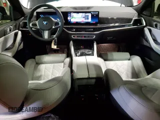 2025 BMW X6 xDrive40i z VIN 5UX33EX08S9Y77906, wystawiony jako Copart lot #53037505 z przebiegiem 2 923 mil mil oraz Czysty tytuł • Clean title. Historia ofert i sprzedaży dostępna na DreamBid. Obrazek 8.