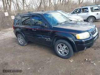 2002 Ford Escape XLT with VIN 1FMCU03182KD33491, listed as a IAAI auction lot 41704430 with 174,810 mi miles. Bid and sale history available at carsss.com. Image 1.