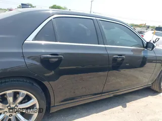 2018 Chrysler 300 Touring z VIN 2C3CCAAG7JH342245, wystawiony jako IAAI lot #42281016 z przebiegiem 87 416 mil mil oraz . Historia ofert i sprzedaży dostępna na DreamBid. Obrazek 13.