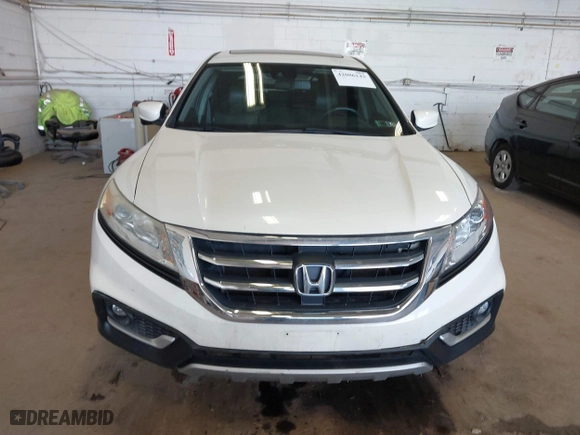 2014 Honda Crosstour EX-L with VIN 5J6TF2H58EL002246, listed as a IAAI auction lot 42086143 with 70,986 mi miles. Bid and sale history available at carsss.com. Image 12.