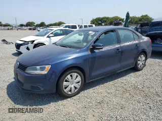2014 Volkswagen Jetta SE with VIN 3VWD17AJ7EM424131, listed as a Copart auction lot 64802195 with 131,028 mi miles and Clean title. Bid and sale history available at DreamBid. Image 1.
