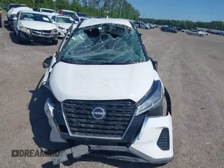 2023 Nissan Kicks S z VIN 3N1CP5BV7PL517987, wystawiony jako IAAI lot #42002906 z przebiegiem 40 297 mil mil oraz . Historia ofert i sprzedaży dostępna na DreamBid. Obrazek 11.