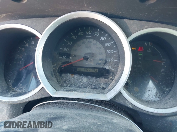 2006 Toyota Tacoma with VIN 5TEUU42N26Z302324, listed as a IAAI auction lot 41931925 with 267,743 mi miles. Bid and sale history available at carsss.com. Image 7.