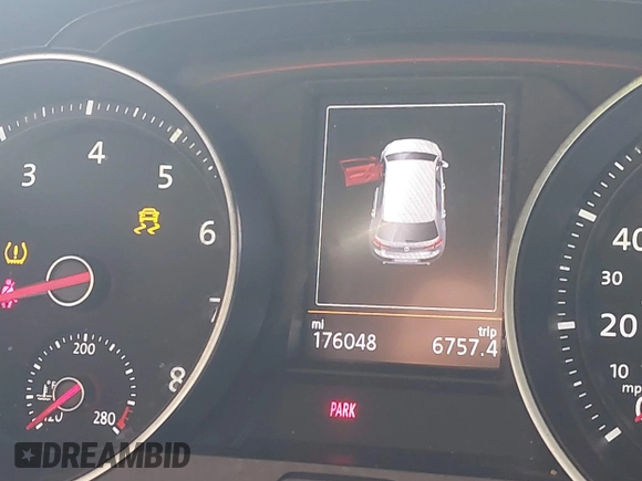 2016 Volkswagen Golf GTI SE with VIN 3VW5T7AU6GM036738, listed as a IAAI auction lot 41404994 with 176,048 mi miles. Bid and sale history available at carsss.com. Image 7.