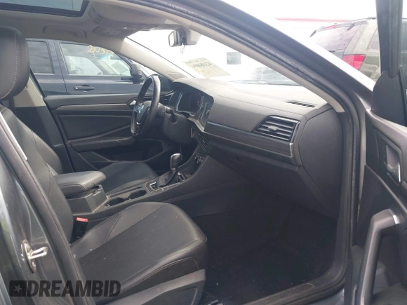 2019 Volkswagen Jetta SEL z VIN 3VWE57BU6KM009492, wystawiony jako IAAI lot #42104094 z przebiegiem 137 087 mil mil oraz . Historia ofert i sprzedaży dostępna na DreamBid. Obrazek 5.