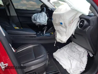 2018 Alfa Romeo Stelvio z VIN ZASFAKAN8J7B82205, wystawiony jako IAAI lot #42228471 z przebiegiem 67 968 mil mil oraz . Historia ofert i sprzedaży dostępna na DreamBid. Obrazek 5.