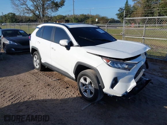 2021 Toyota RAV4 XLE with VIN 2T3W1RFV9MW166971, listed as a IAAI auction lot 40719843 with 43,178 mi miles. Bid and sale history available at carsss.com. Image 1.