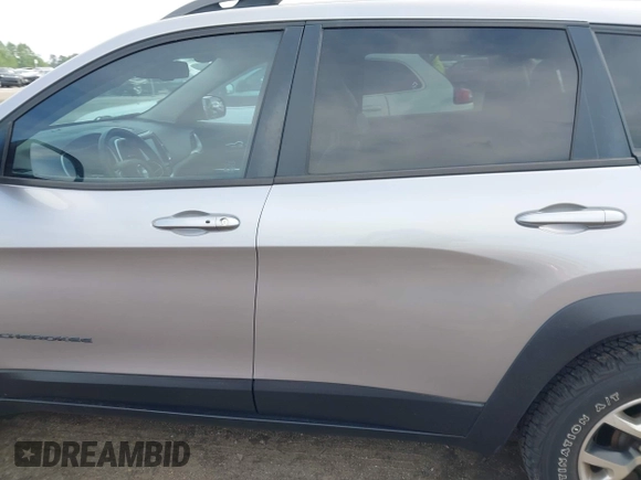 2018 Jeep Cherokee Trailhawk с VIN 1C4PJMBXXJD526398, выставлен на аукционе IAAI как лот 42105800 с пробегом 55 670 миль миль и . История ставок и продаж доступна на DreamBid. Изображение 15.