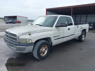2000 Dodge 2500 z VIN 3B7KC23Z3YG106911, wystawiony jako IAAI lot #42250441 z przebiegiem 162 349 mil mil oraz . Historia ofert i sprzedaży dostępna na DreamBid. Obrazek 2.
