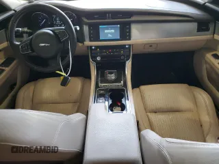 2016 Jaguar XF 35t Prestige with VIN SAJBE4BV6GCY03951, listed as a Copart auction lot 50139605 with 102,721 mi miles and Salvage Title. Bid and sale history available at DreamBid. Image 8.
