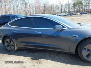 2018 Tesla Model 3 Long Range Battery z VIN 5YJ3E1EB1JF093175, wystawiony jako IAAI lot #41766128 z przebiegiem Nie podano mil oraz . Historia ofert i sprzedaży dostępna na DreamBid. Obrazek 12.