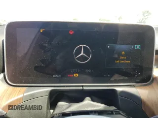 2024 Mercedes-Benz C 300 z VIN W1KAF4GB8RR222009, wystawiony jako Copart lot #54922555 z przebiegiem 5 561 mil mil oraz Szkoda całkowita • Salvage title. Historia ofert i sprzedaży dostępna na DreamBid. Obrazek 9.