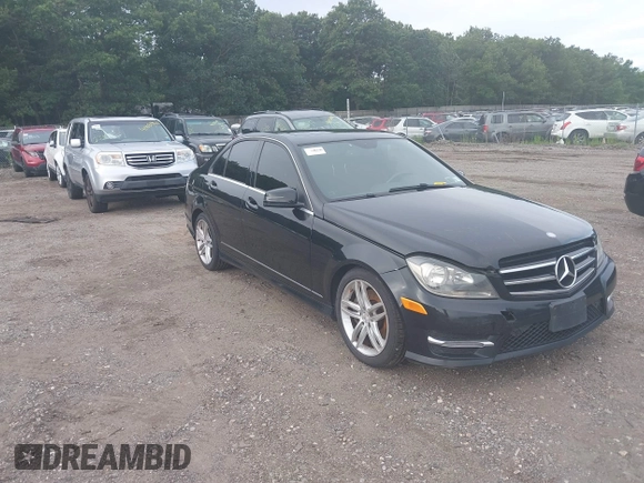 2014 Mercedes-Benz C-Class C 300 Sport with VIN WDDGF8AB5ER318846, listed as a IAAI auction lot 40087045 with 999,999 mi miles. Bid and sale history available at carsss.com. Image 1.