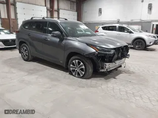 2022 Toyota Highlander Hybrid XLE with VIN 5TDGBRCH8NS554017, listed as a IAAI auction lot 41643247 with 195,574 mi miles. Bid and sale history available at carsss.com. Image 1.