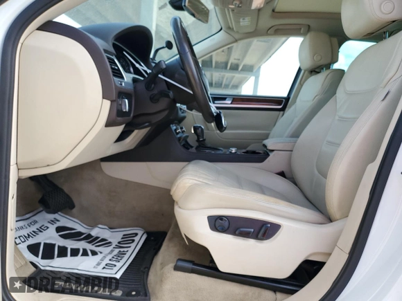2012 Volkswagen Touareg Exec with VIN WVGEF9BP1CD008717, listed as a Copart auction lot 86095164 with 211,089 mi miles and Clean Title. Bid and sale history available at DreamBid. Image 7.