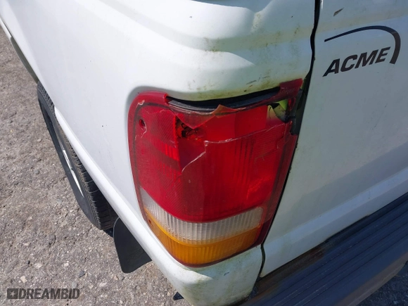 1997 Ford Ranger Splash with VIN 1FTCR14U1VPA69767, listed as a IAAI auction lot 42016142 with 261,438 mi miles. Bid and sale history available at carsss.com. Image 13.